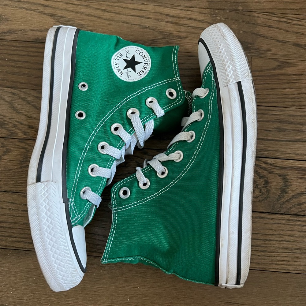 Size 5.5 Women’s Green Converse